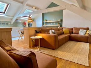 Stylish & Spacious Town Centre Duplex Apartment
